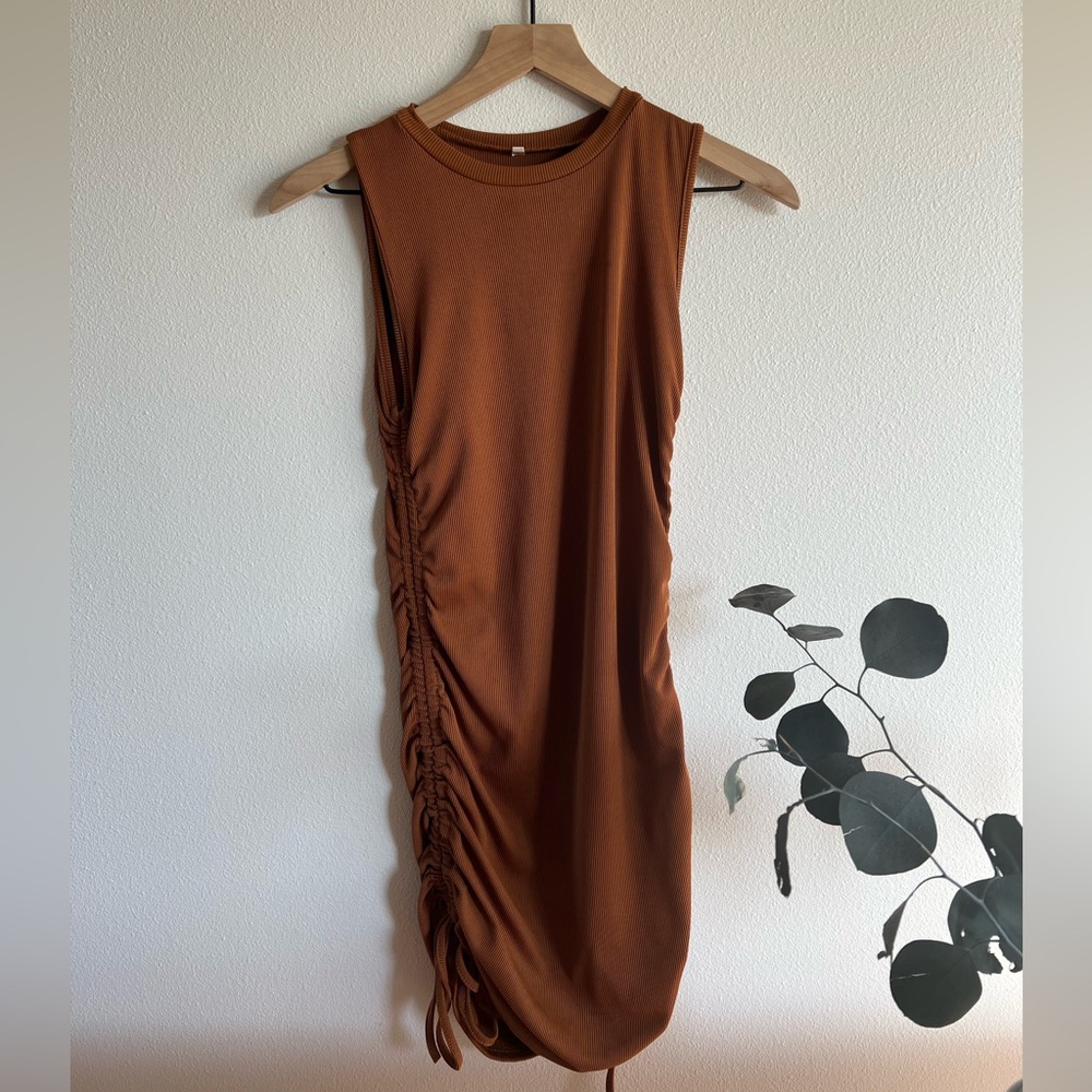 Fitted dress/ Size: Small/ Color: Amber